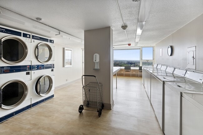 Photo - 2728 N Hampden Ct Unit 1905