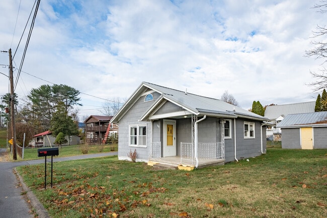 Photo - 102 Hayes St