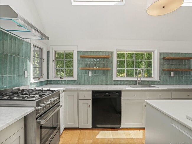 Photo - 168 Rowayton Ave Unidad A