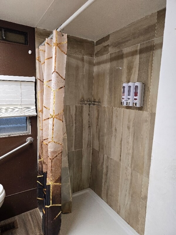 Photo - 2335 Cochran St