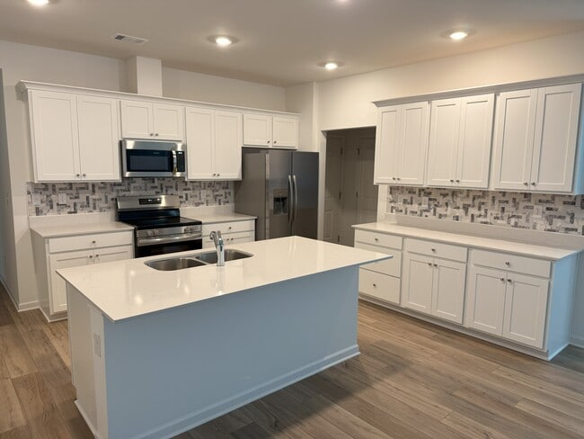 Photo - 208 Overton Dr