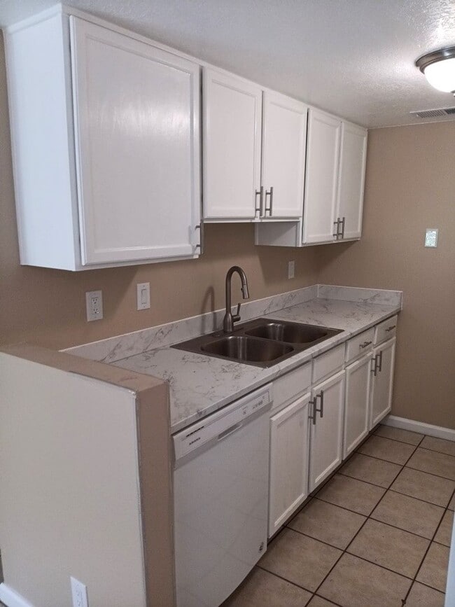 Photo - Available Now! 3 Bedroom 2 Bathroom Located in SW ABQ!! Showings Available! Price drop!