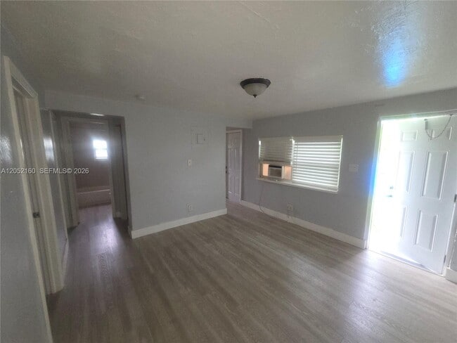 Building Photo - 4017 SW 24th St Unit 4