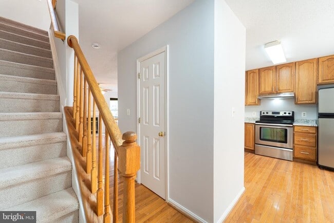 Photo - 413 Lakeview Ct