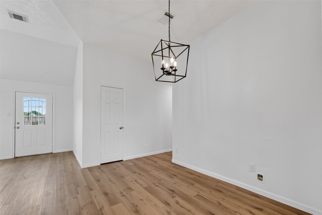 Building Photo - 7403 Oak Walk Dr