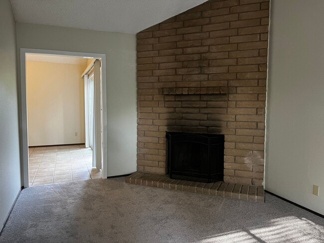 Photo - Newly Renovated 2 Bedroom, 2 Bathroom 1050 Sqft. 1/2 Plex Orangevale Home for Lease.