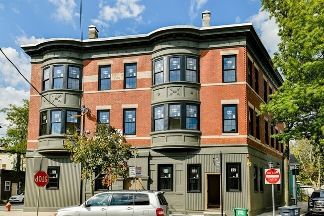 Building Photo - 55 Plymouth St Unit 4
