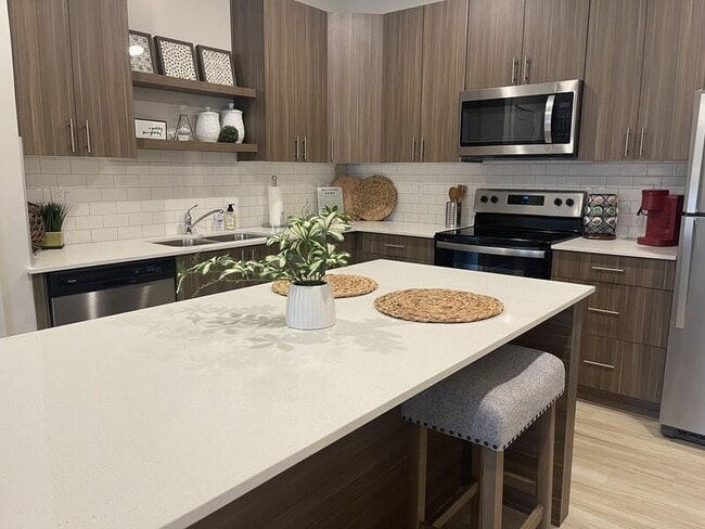 Kitchen (2 Bed/2 Bath)