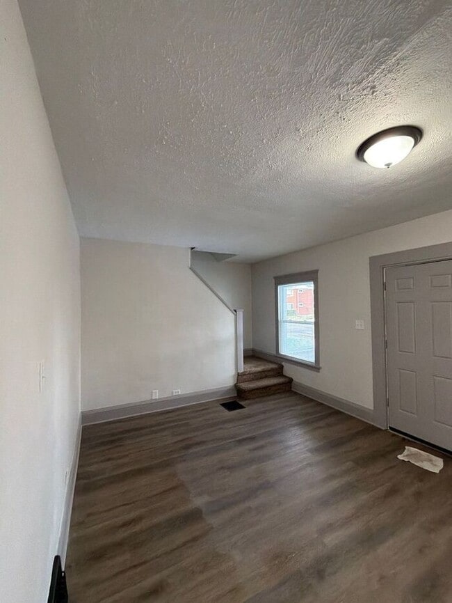 Photo - 1927 Merl Ave