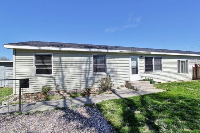 Building Photo - 1020 S Hayes Ave