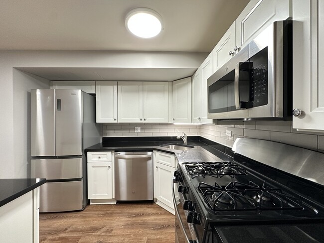 Photo - 5748 N Winthrop Ave Unidad 200