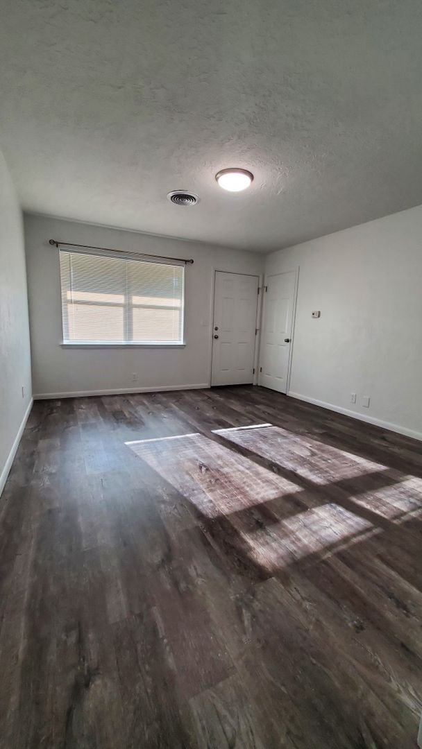 Photo - (2) Bed/(1) Bath Updated Throughout! Located just east of campus!