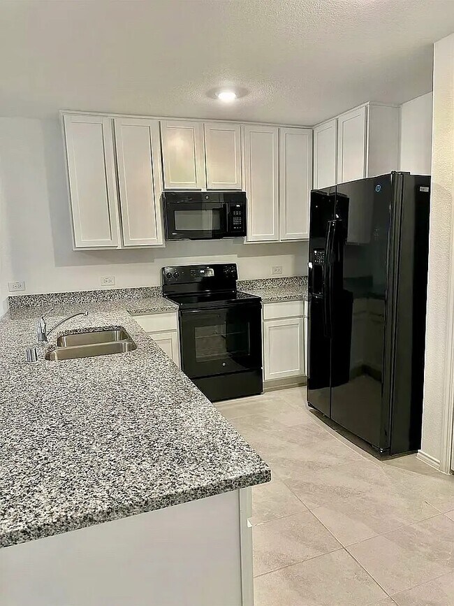 Photo - 122 Wheatgrass Ln