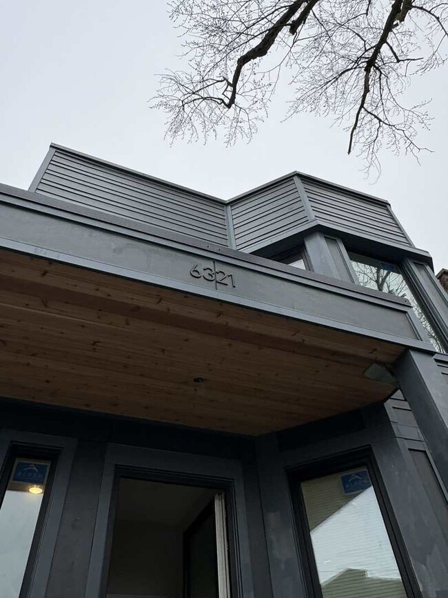 Building Photo - 6321 S Eberhart Ave Unit 1