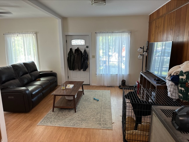 Photo - 214 S G St