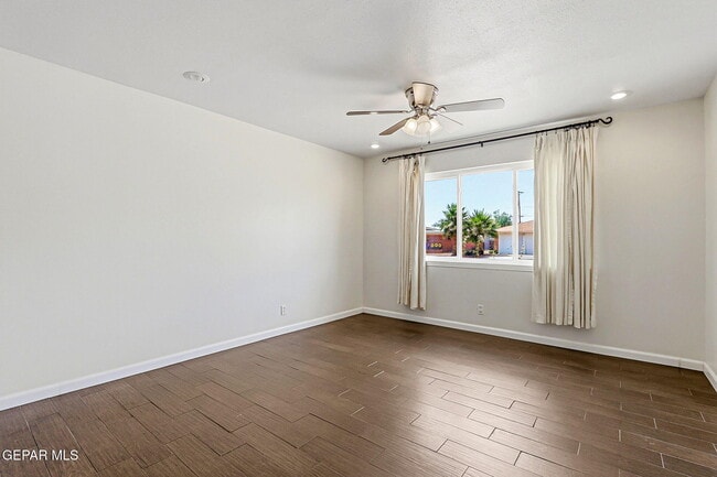 Photo - 8700 Cielo Vista Dr