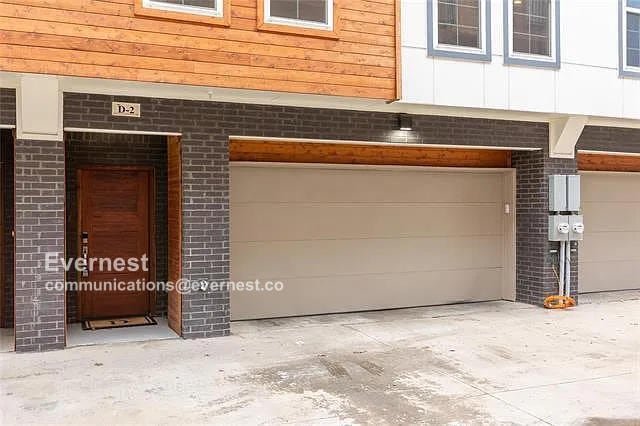Photo - 2318 Stutz Dr Townhome