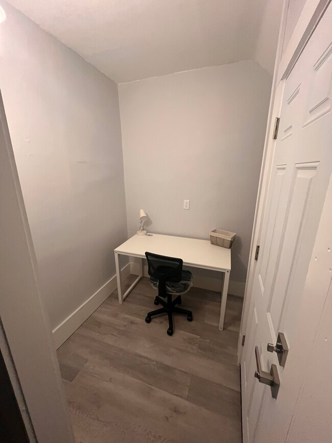 Office/Small workstation area - 36 Loker St Unit One Bedroom w office