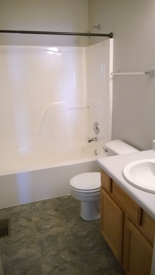 Main bath. - 5000 East Boardwalk Drive Casa Unidad 38