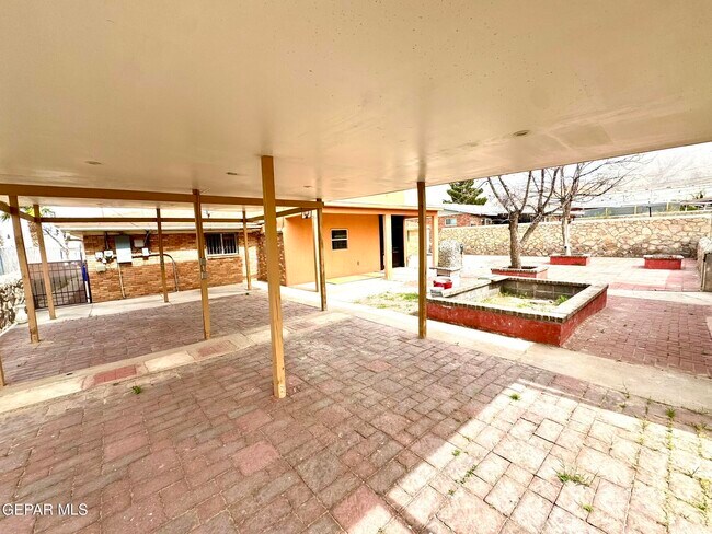 Photo - 142 Clairemont Rd