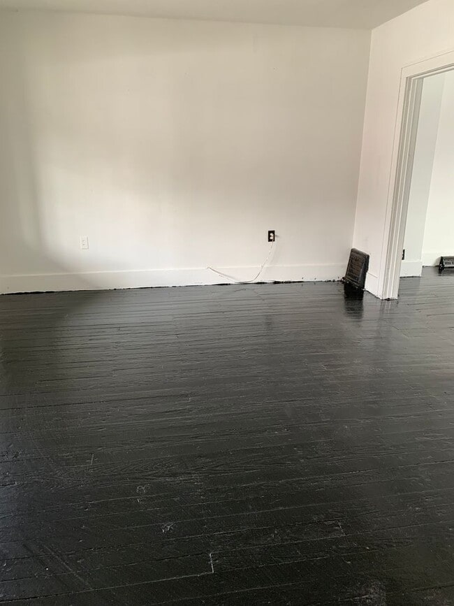Photo - 718 Rosswell Ave