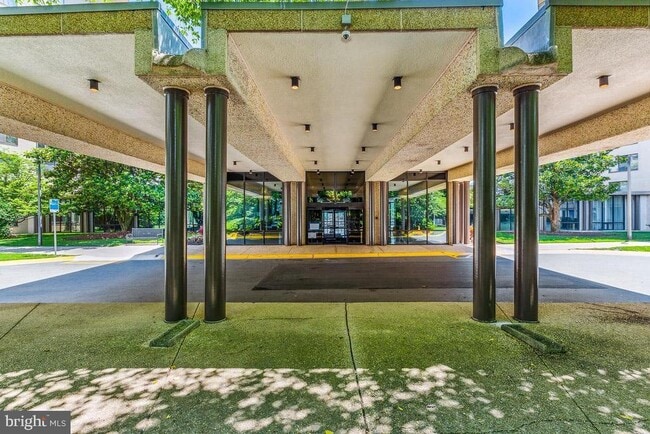 Photo - 5225 Pooks Hill Rd Unit 116N