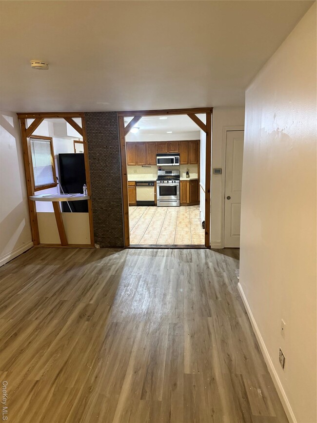 Photo - 178 Commack Rd