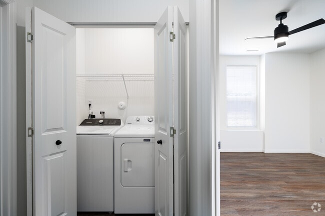 2BR, 2BA - 1,101SF - In-Unit Laundry