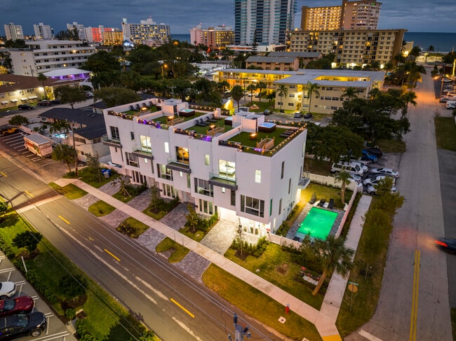 Photo - 1002 N Riverside Dr