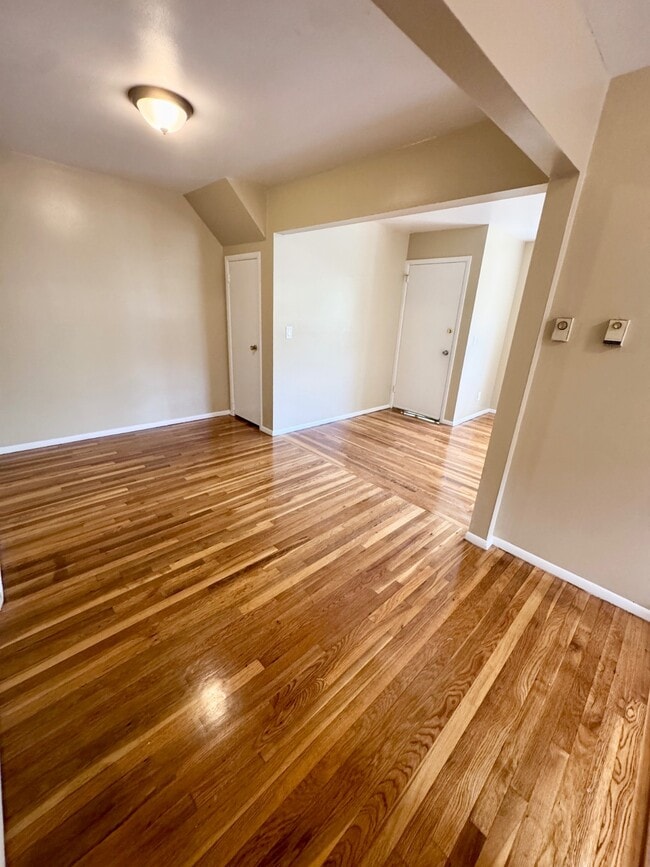 Photo - 1923 S Railroad Ave