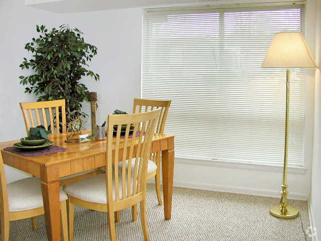 Dining Room - Fox Hill Apartments