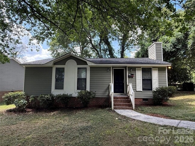 Building Photo - 2220 Laburnum Ave