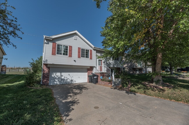 Building Photo - SanTima Rental