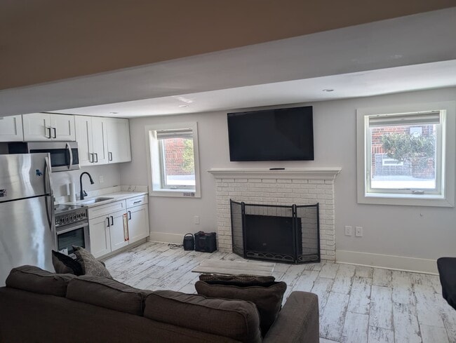 Building Photo - 1304 Allison St NE Unit NE