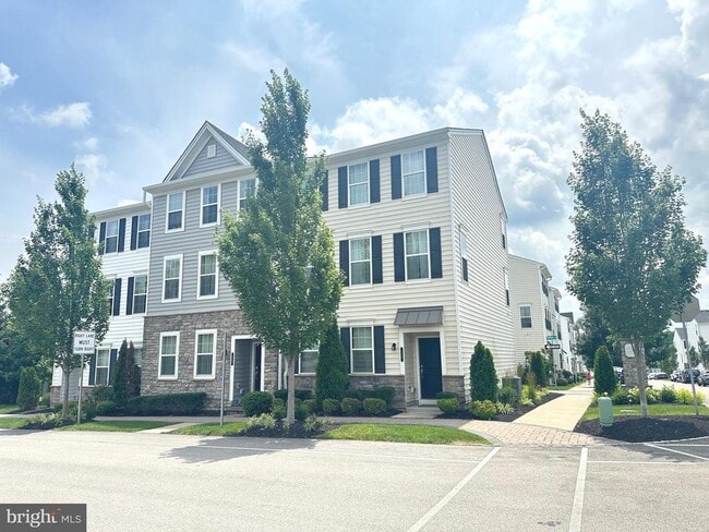 Photo - 13 Hedley Ln Townhome