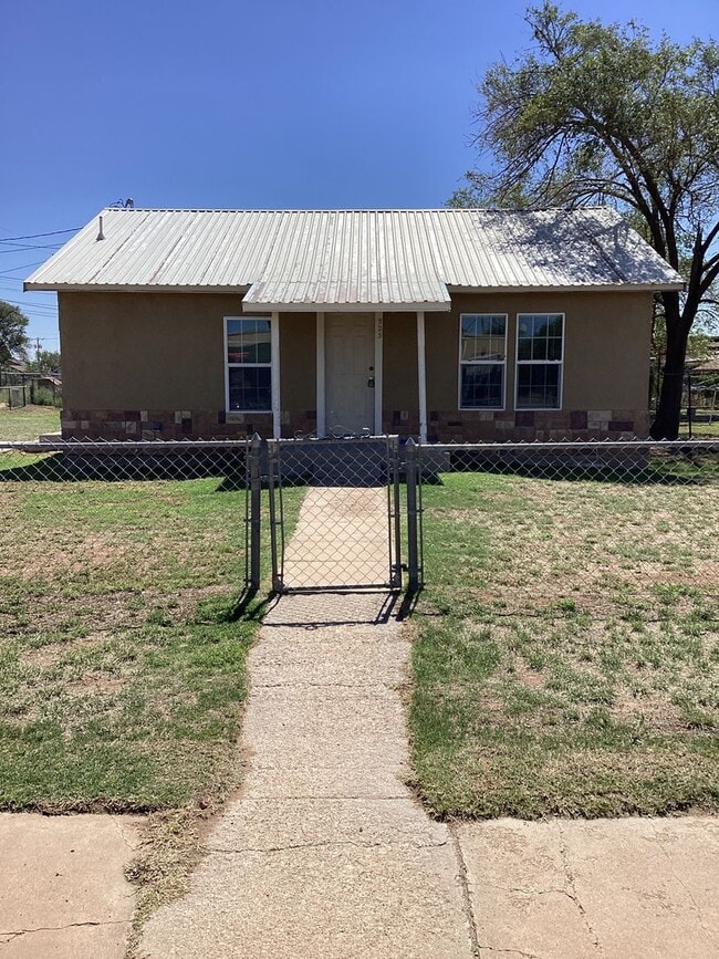 Building Photo - Charming 2 Bed 1 Bath Home Located in Port...