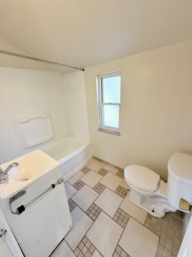 Photo - Spacious 3BD/1BA Single Family Home