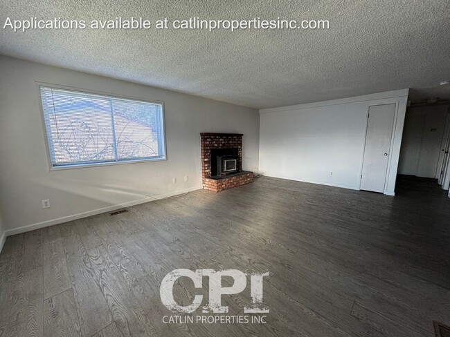 Photo - 410 Brierwood Ct SE