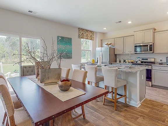 15 Daffodil Dr