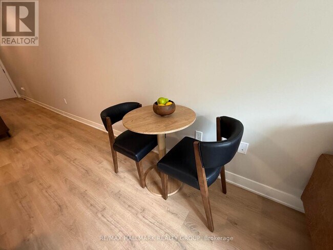 Photo - 275 Carling Ave Unit 306