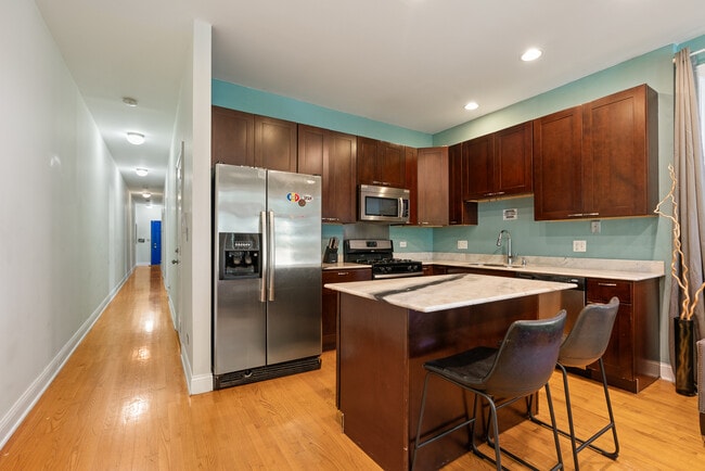 Photo - 2337 W Maypole Ave