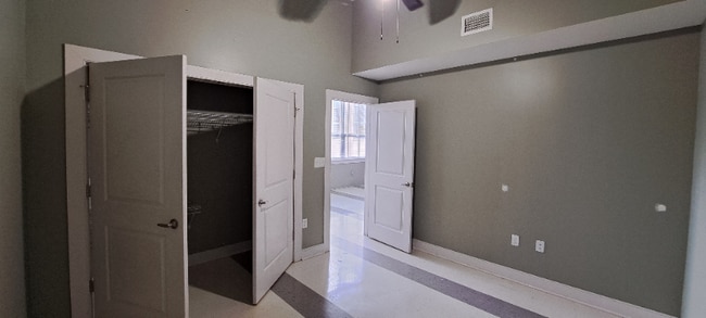 Photo - 200 Claremont Ave Unidad 212