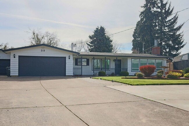 Building Photo - Spacious 4BD/4BA Home with Private Studio, located in the desirable Ferry St Bridge area!