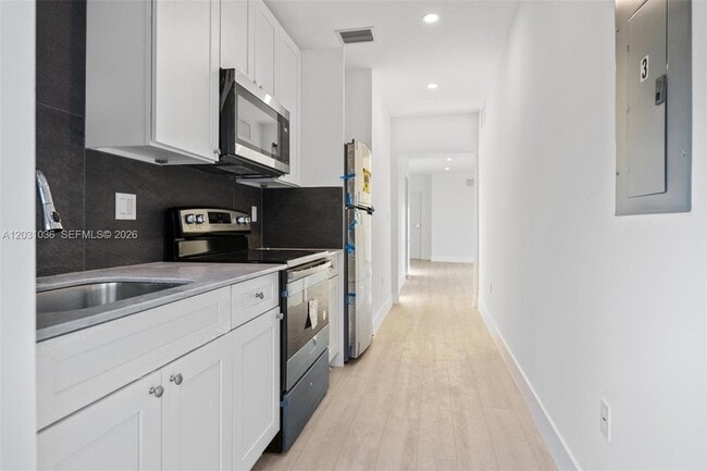 Photo - 1721 SW 13th St Unit 4