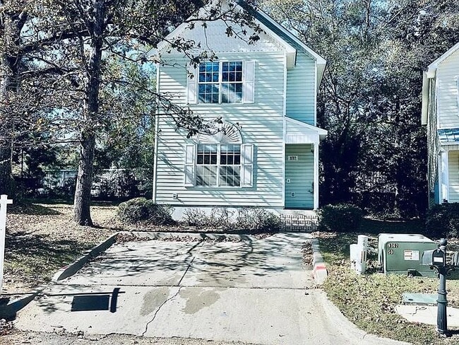 Building Photo - 132 Cove Ln