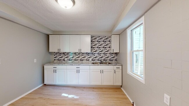 Photo - Clark / Fulton - 3 Bedrooms - 1 Bath - Sin...