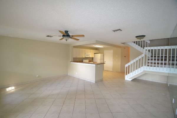 Photo - 1985 Discovery Cir E