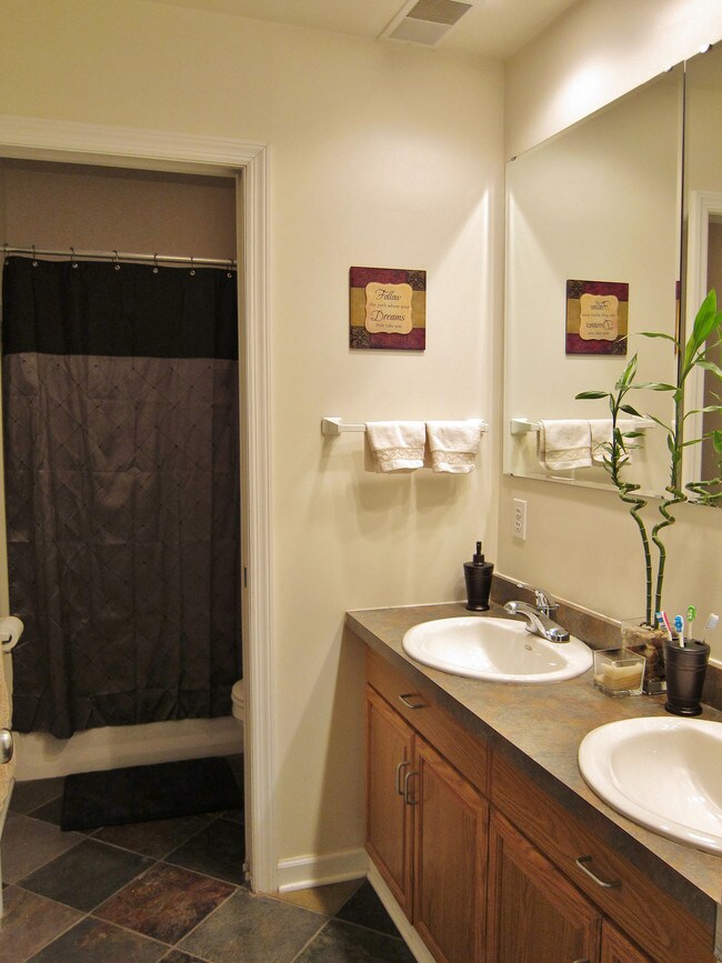 Photo - 1928 Harcum Way