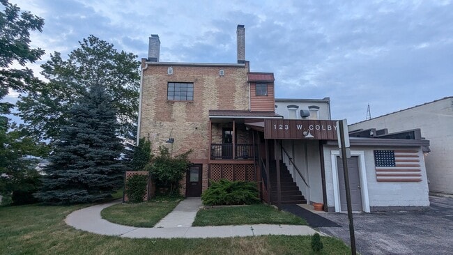 Building Photo - 123 W Colby St Unit 3A Rental