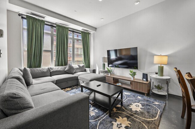 Building Photo - 160 E Berkeley St Unit ID1343278P